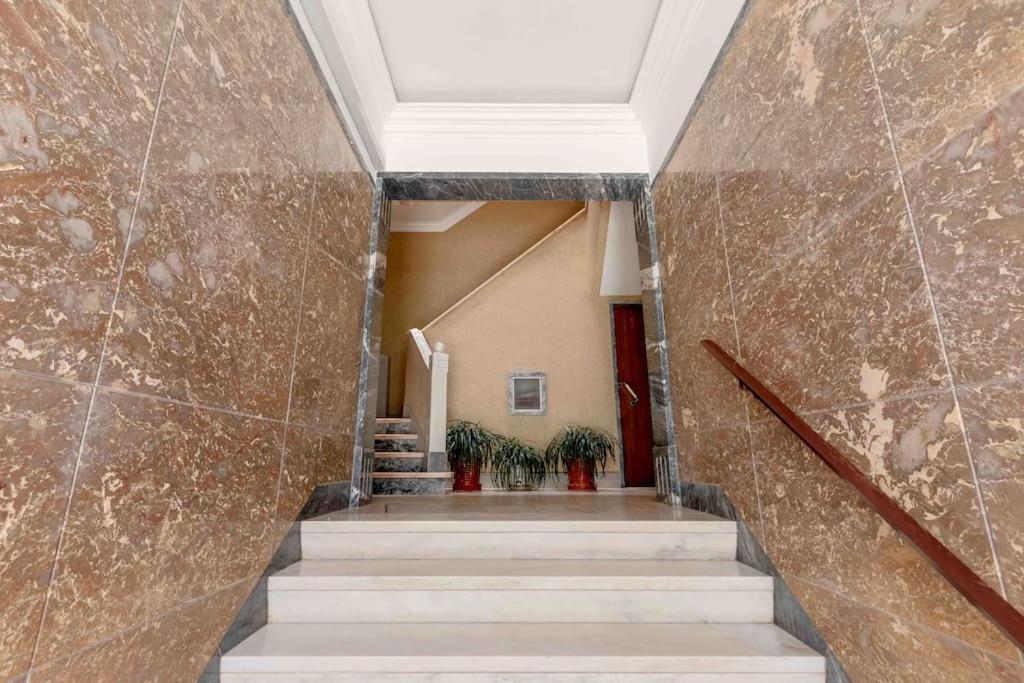 Lovely 3-Bedroom Condo W/ Free Parking On Premises 克卢什 外观 照片