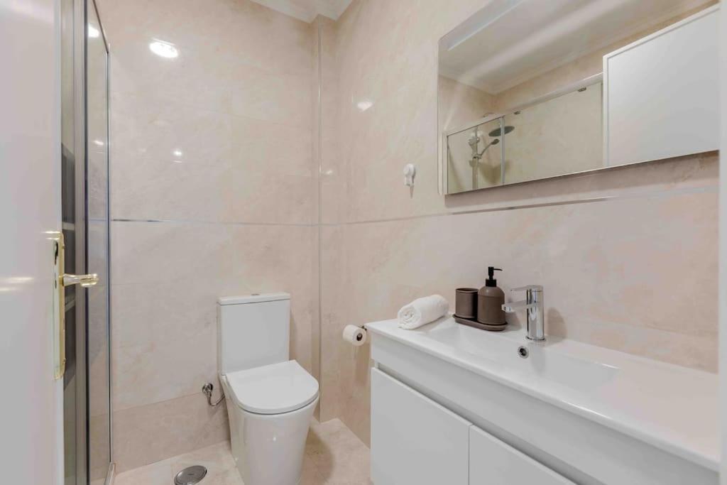 Lovely 3-Bedroom Condo W/ Free Parking On Premises 克卢什 外观 照片